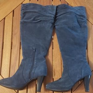 Navy suede boots with heel